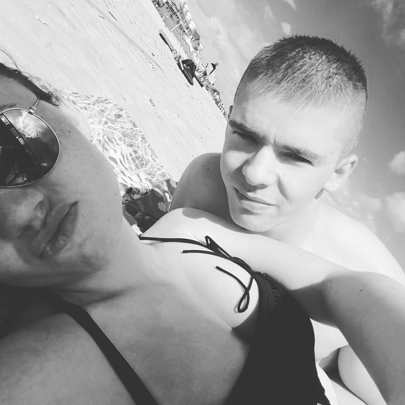 Meet your Posher, Carly - Picture 1 of 1